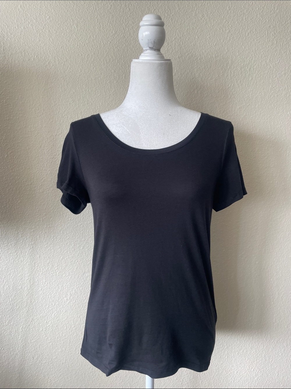 Quince - Cotton Modal Scoop Neck Tee - Picture 4 of 8